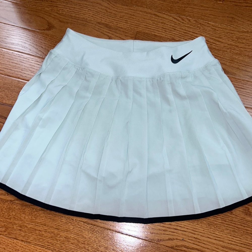 Dri-fit Nike pleated mint skirt